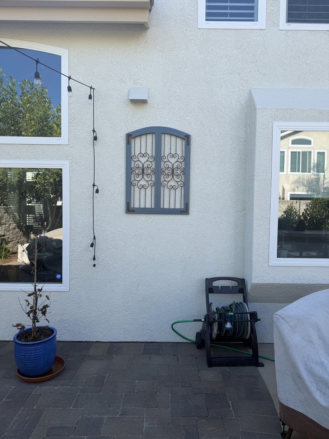 Stucco decorative installation