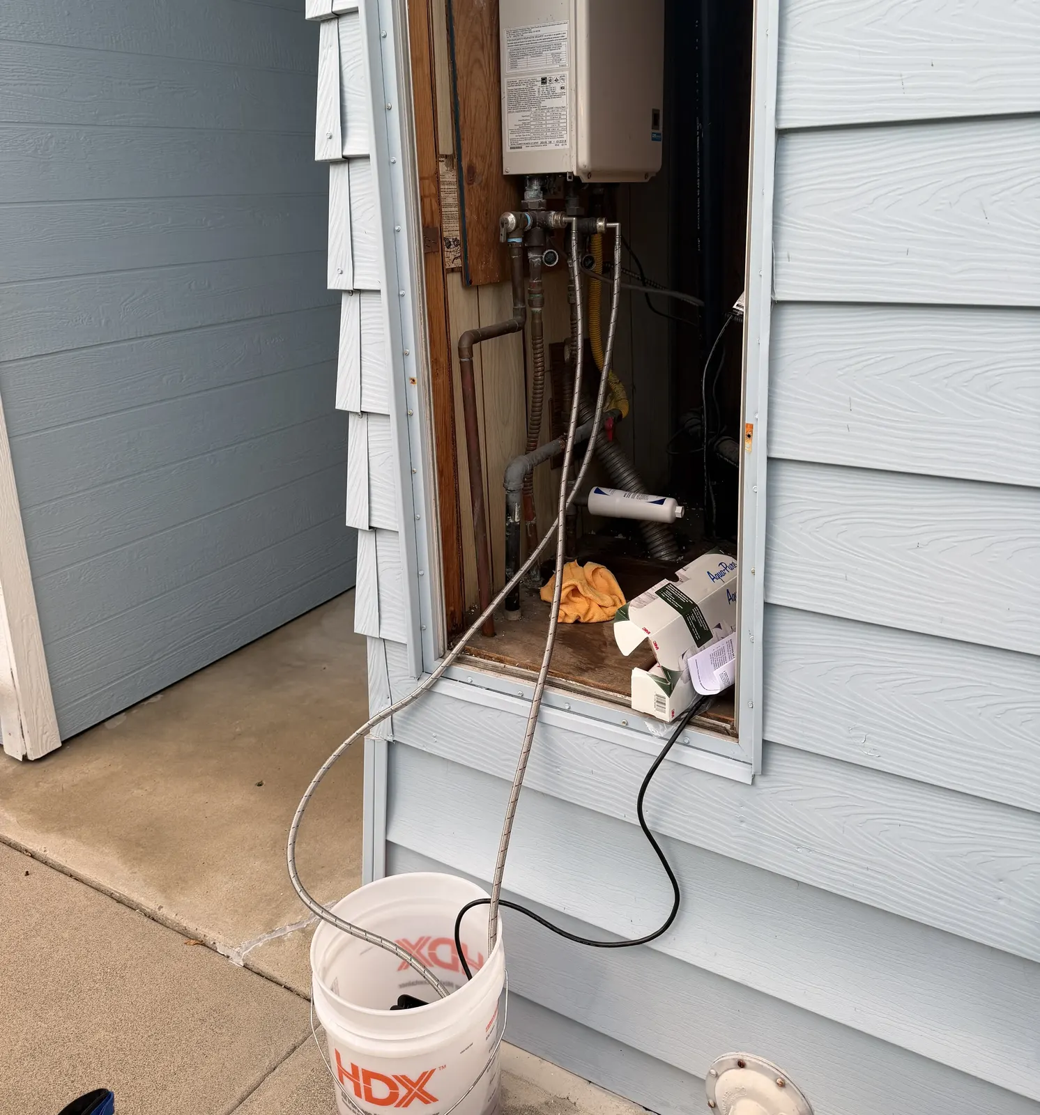 Tankless water heater flush Lake Forest California